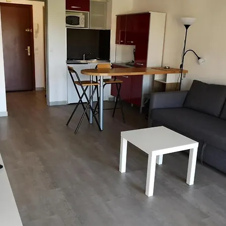 Comfortable Studio With Balcony Close To The Beach * 생트막시메